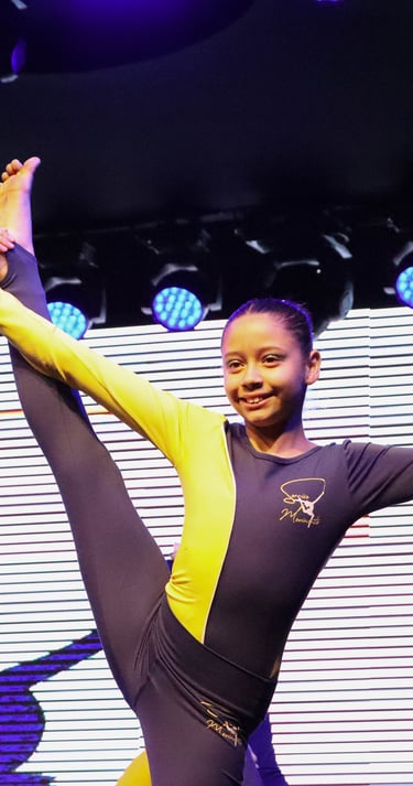 bailarina fazendo um movimento de demonstração de flexibilidade