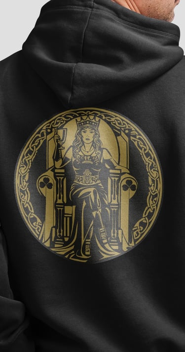 Impression, flocage d'un logo sur le dos d'un sweat noir