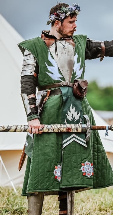 Création unique fantasy pour un chevalier avec une couronne de fleurs