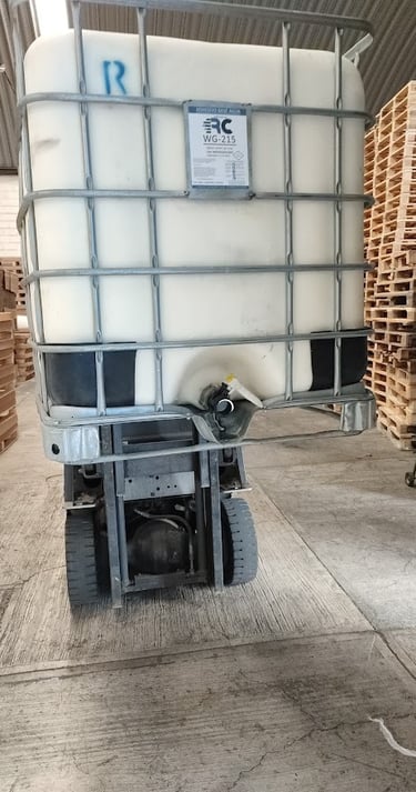 Contenedor de 1,100 kilos de adhesivo liquido para cartón