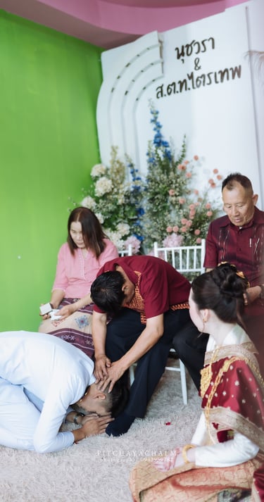 พิธีกราบขอพรผู้ใหญ่ในงานแต่งงานแบบล้านนา จังหวัดน่าน