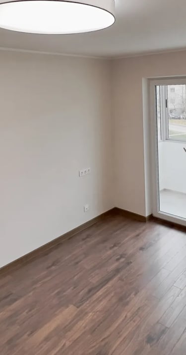 4 kambarių buto svetainė Šarkuvos g. Kaune - NT brokeris Andrius Velykis