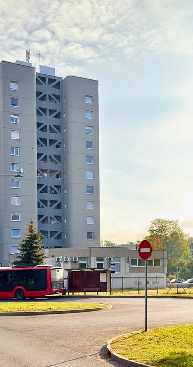 Galinė autobusų stotelė šalia namo