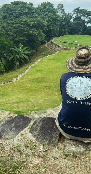 A local guide sitting at Bunkuany, the alternative lost city.