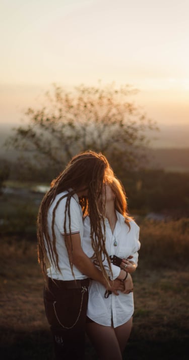 K & M Coupleshoot Sonnenuntergang Kuss