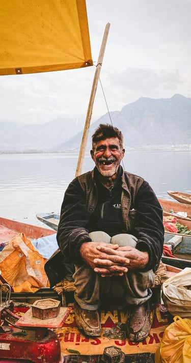 joshua tours-kashmir-trip-shikara boat ride