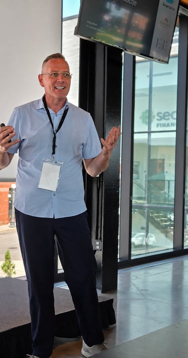 Doug Ward presenting at a conference
