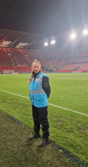 femme agent de sécurité seyf sécurité stade de foot event sportif Bretagne mailleur service