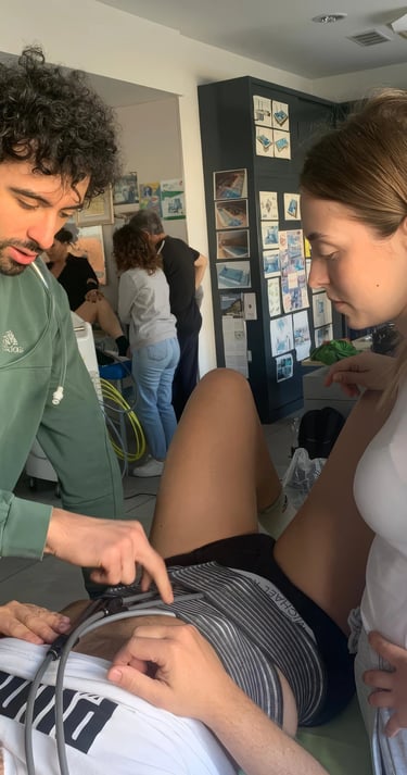 corso di aggiornamento fisioterapia con trattamento manuale su paziente in ambito riabilitativo