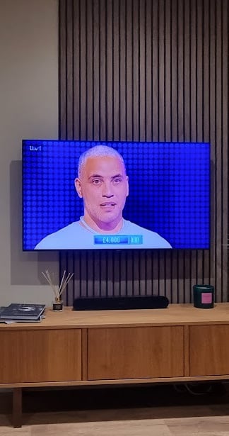 MountMyTV - Samsung 55" TV mounted onto a feature wall