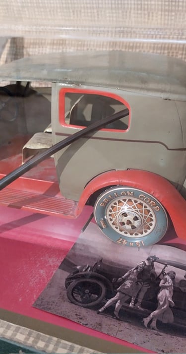 Exposición de juguetes magia de hojalata