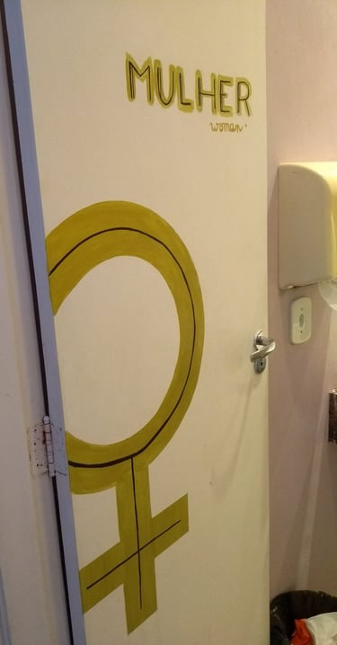 fresque porte hostel brésil