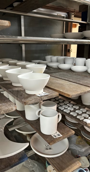 Céramique japonaise Tobe Yaki avant d'être décorée