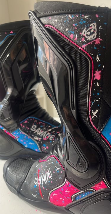 BOTTES DAINESE SAVAGE QUARTARARO PERSONNALISÉS PAR DKM CUSTOM