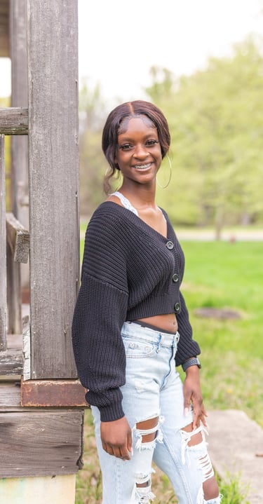 high school senior girl at senior photo session in Maryland and Alexandria Virginia photo session