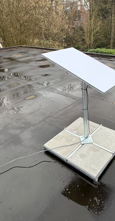 Antenne Starlink sur pied au sol