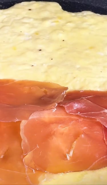 Aggiungi il ripieno per l'omelette salata