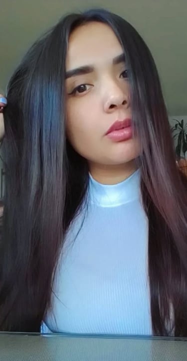 Dafne Ruiz. Lashista profesional