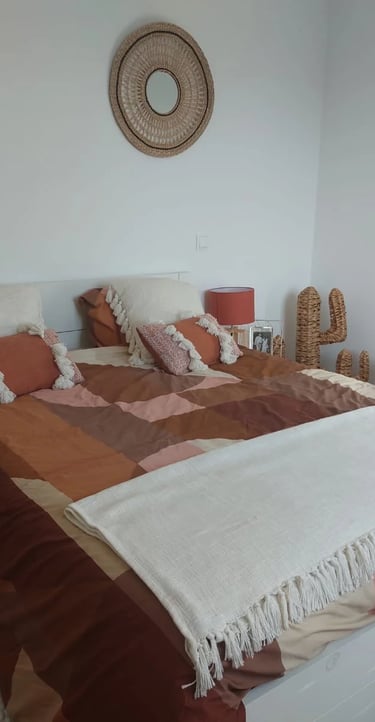 Chambre de la suite parentale décorée avec goût