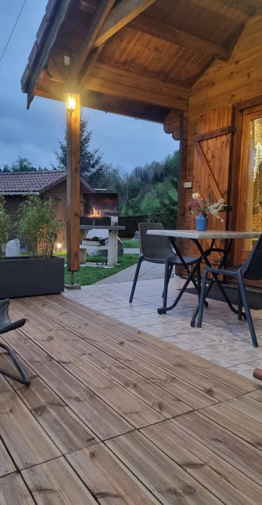 une terasse avec BBQ