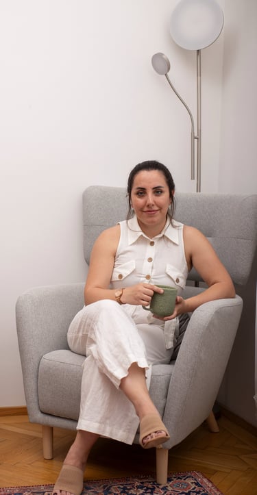 Psychotherapy Vienna – Linda Acikalin offering a warm and professional atmosphere.