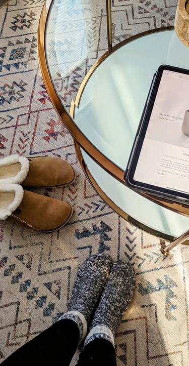 cozy-home-lifestyle-glass-table