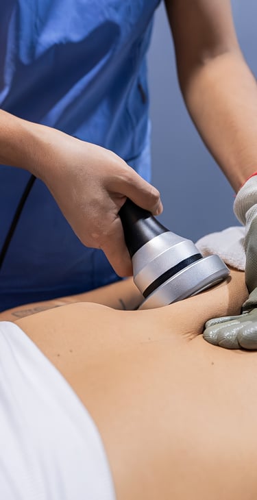 A person aplicate cavitation and radiofrequency