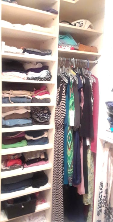 travel wardrobe professional luggage packing personal color color palette www.avetsprecision.com