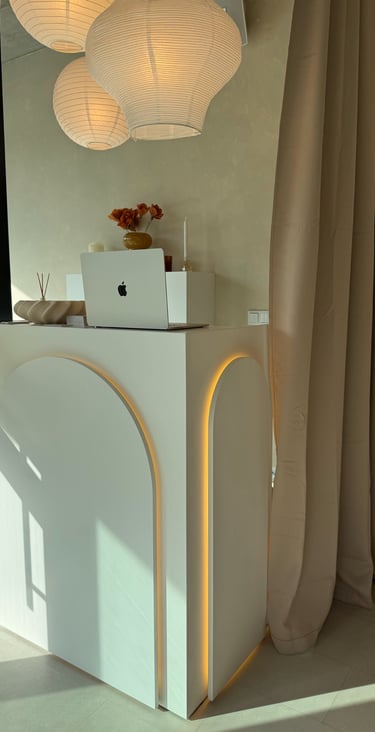 Studio pilatesu, recepcja na wejściu