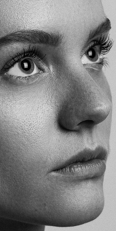 photographie beauté en close up avec retouche de peau parfaite