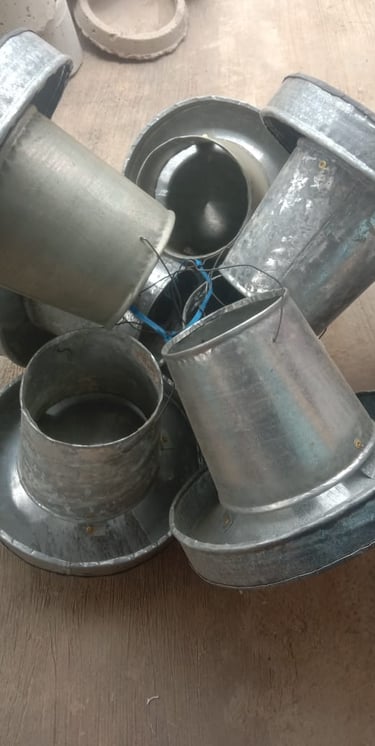 Medium size conical feeder 