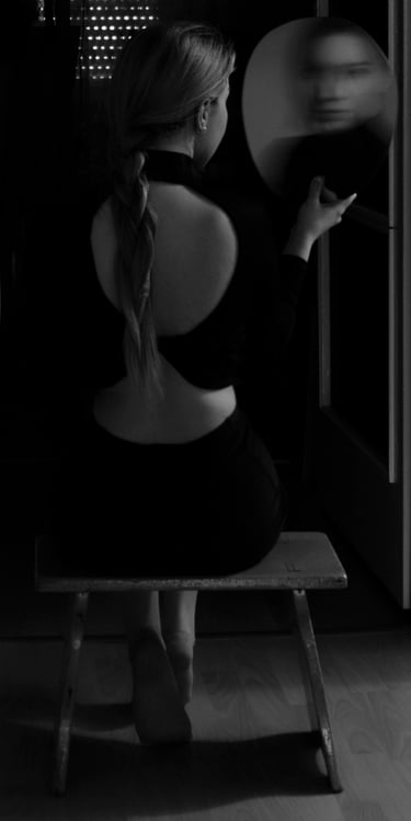 Anita Papp’s mirror-reflected self-portrait, capturing psychological distortion and the tension betw