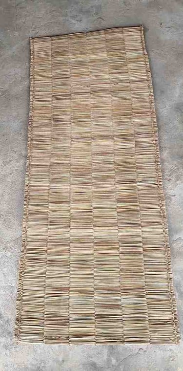 "Handcrafted natural yoga mat with rivergrass weave–flatlay view-Export-standard"