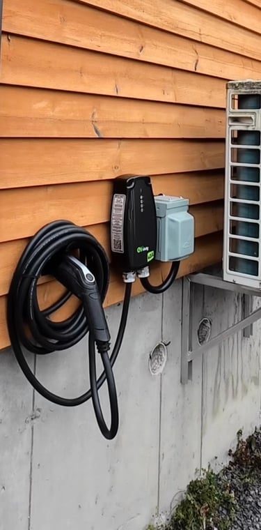 Installation d'une borne de recharge résidentielle par un électricien certifié.