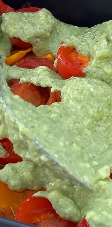 Distribuisci la crema al pesto in modo uniforme