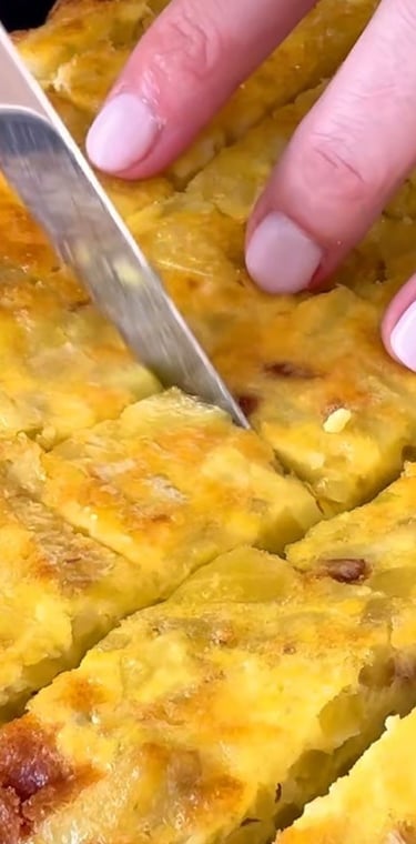Lasciate riposare la tortilla per qualche minuto prima di tagliarla