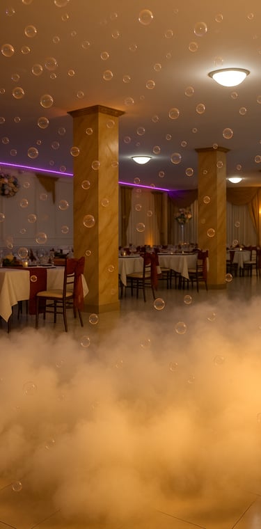 Salón decorado con burbujas y efecto de neblina baja durante un evento en Magic Party, Quito.