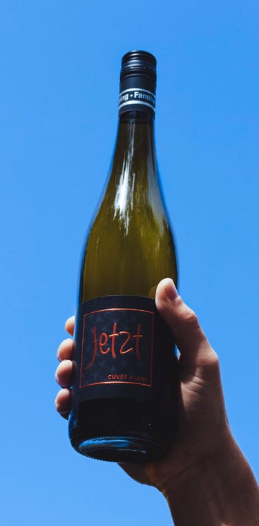 Jetzt white wine bottle.