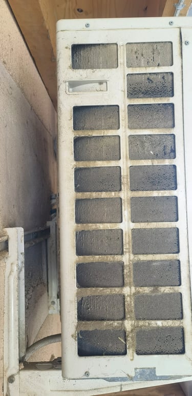 Climatisation sale incrusté de poussières