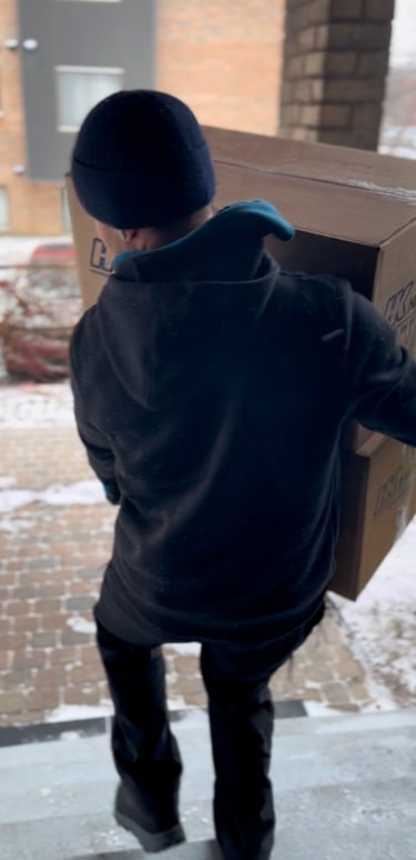  Emballage soigné de vos biens avec des boîtes spécialisées, garantissant un transport sécurisé