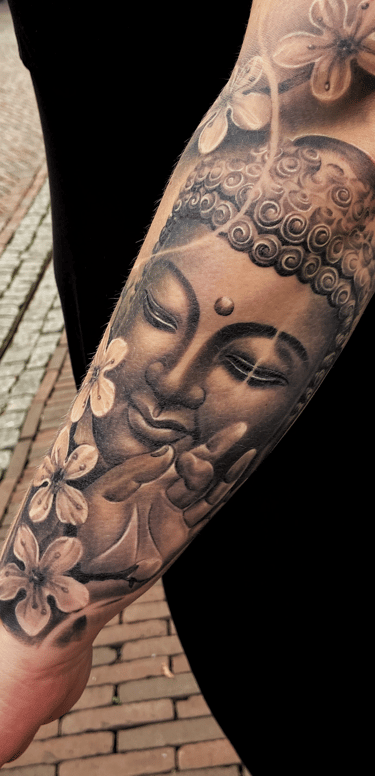 Tatuagem realismo preto e branco feminina