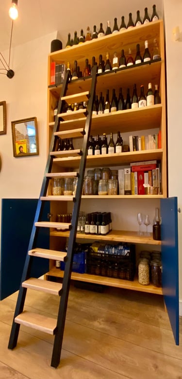 Armoire à vin échelle dépliée
