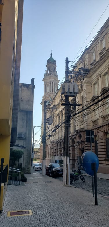 Rua histórica de Santos - SP próximo ao Museu do Café.