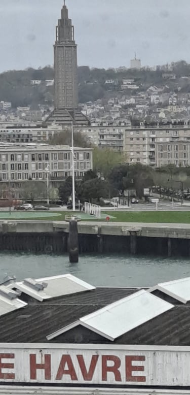 Cathedrale in background