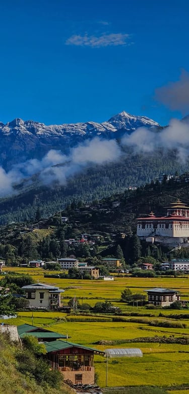 Beautiful-Paro-valley-during-early-autumn-with-crisp-weather-and-clear-blue-sky