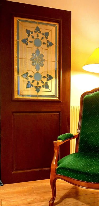 irishpub wooden door