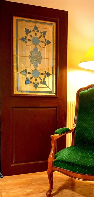 irishpub wooden door