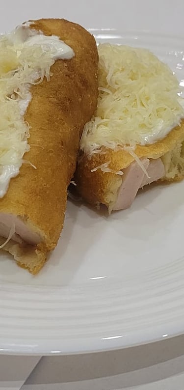 töltött lángos, virslis lángos, sonkás lángos, sonkás tejfölös lángos, virslis sajtos tejfölös