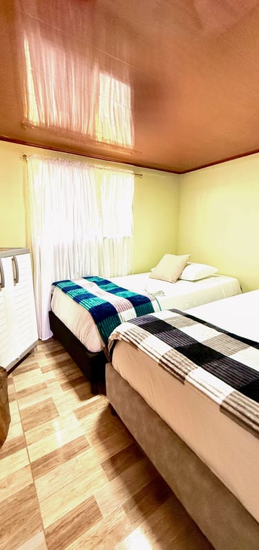 Habitación amplia con camas dobles