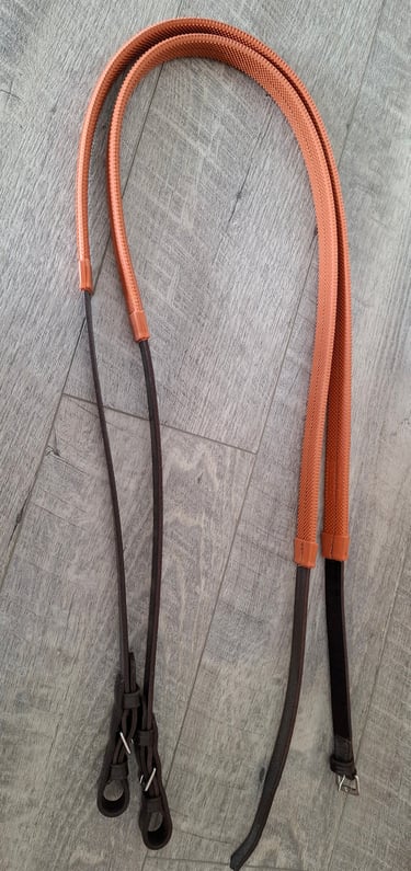 Rubber reins
